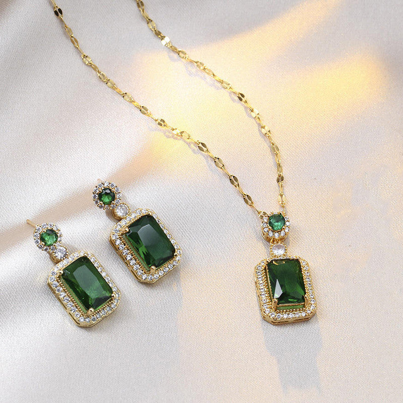 Emerald Pendant Set