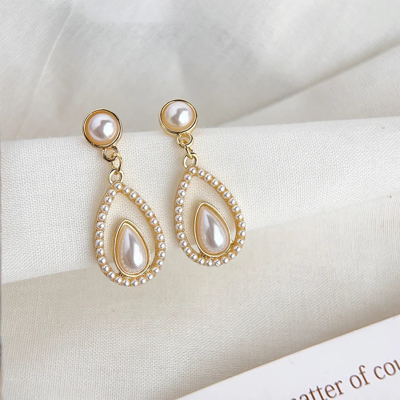 French elegant palace style teardrop pearl earrings