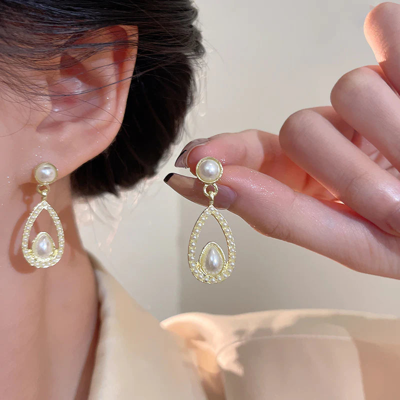 French elegant palace style teardrop pearl earrings