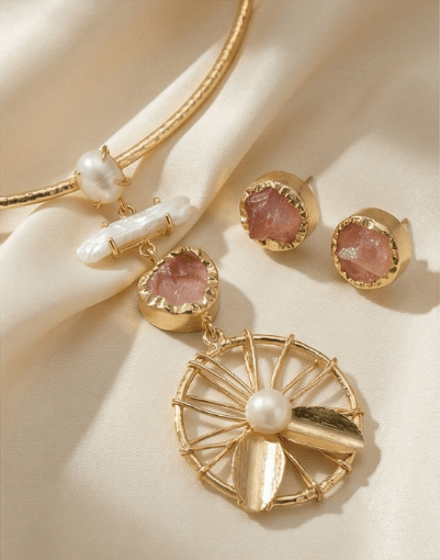 Avira Carnelian Flowline Choker Set - Aurvi