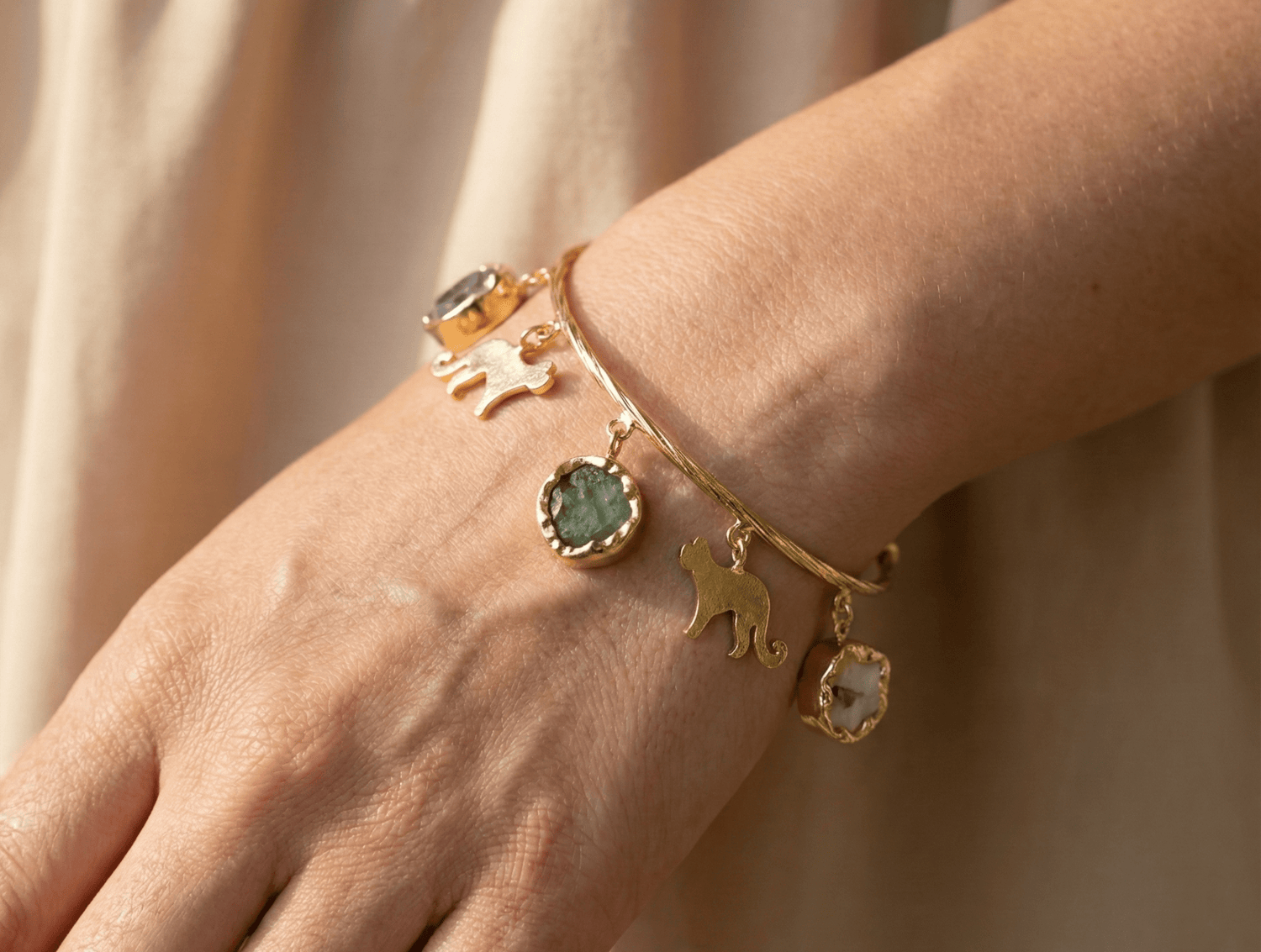 Vivara Aventurine Cat Charm Bracelet - Aurvi